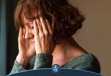 زنی که از سردرد رنج می‌برد| ژین طب