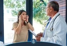 فردی برای بررسی علت سردرد ناگهانی به پزشک مراجعه کرده است| ژین طب