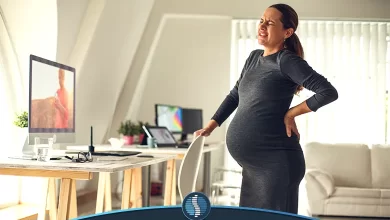 زن بارداری که دچار کمردرد در بارداری شده است| ژین طب