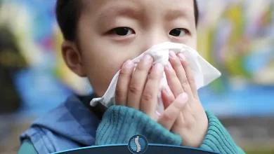 کودکی مبتلا به سرماخوردگی که نیاز به بهترین آنتی بیوتیک برای سرماخوردگی کودکان دارد|ژین طب