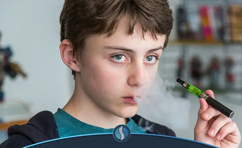 نوجوانی که در حال کشیدن ویپ و غافل از مضرات سیگار الکترونیکی|ژین طب